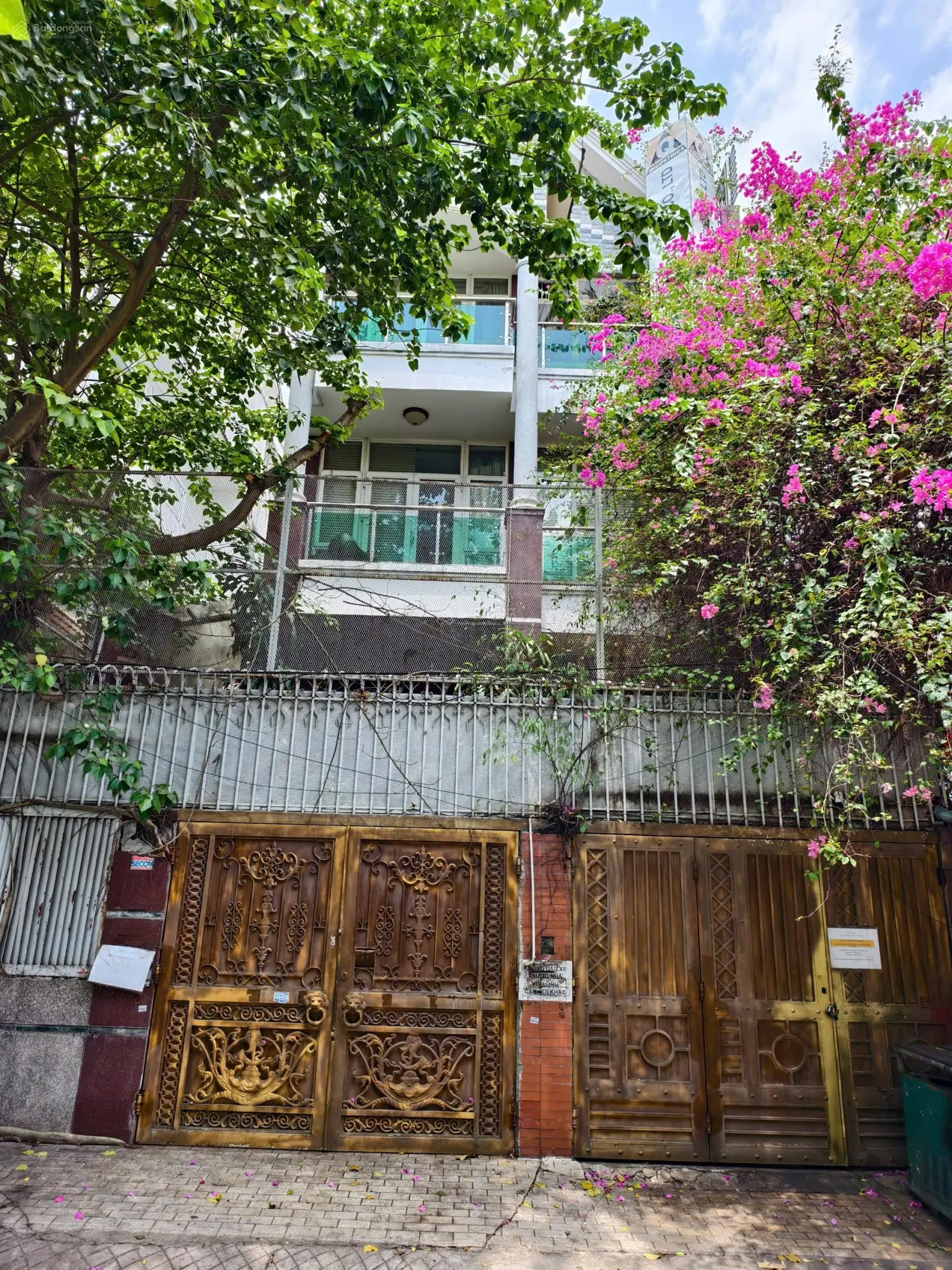 Ngộp Bank bán gấp nhà khu compound ven sông Sài Gòn, DT 9m x19,5m, hầm 4 tầng giá bán nhanh 33 tỷ
