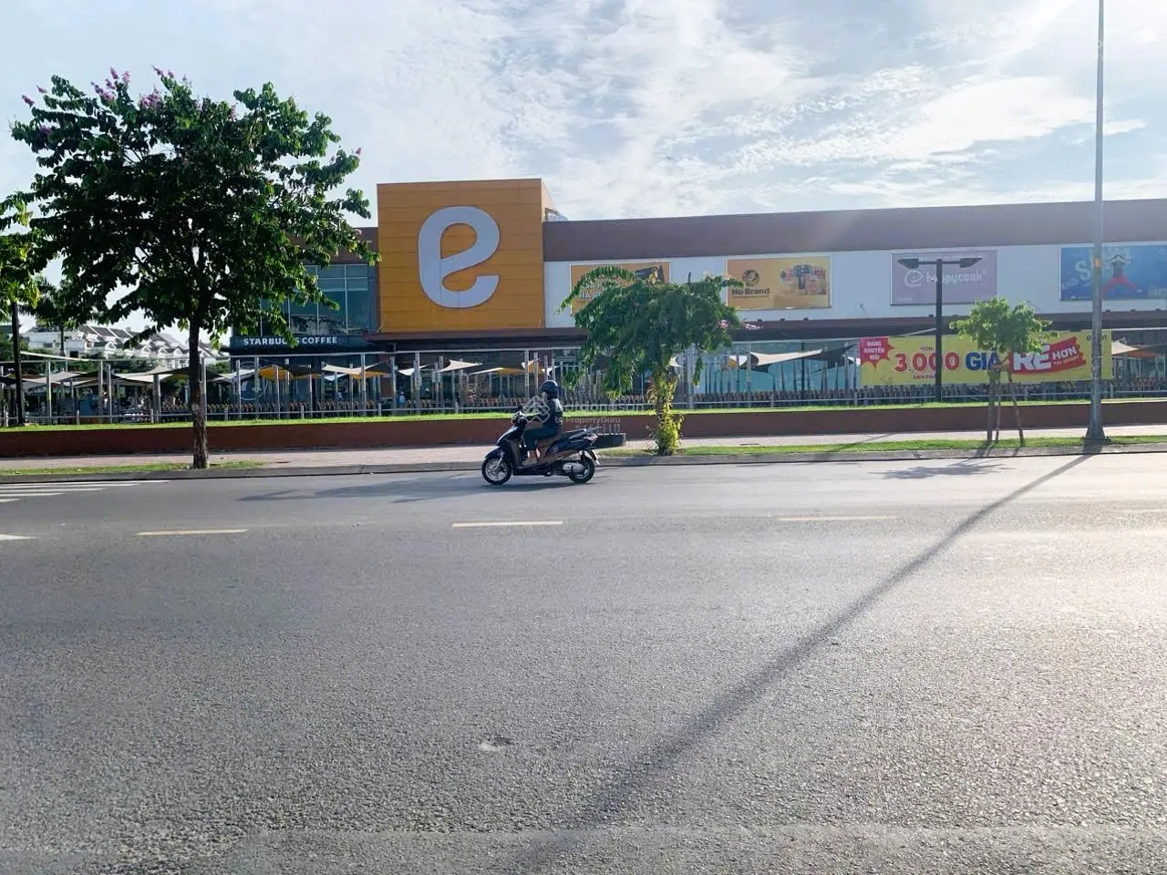 Siêu vị trí ! nhà đối diện E-MART , HXH 6m thông , đường Phan Văn Trị , giá nhỉnh 9 tỷ , dt 76 m2