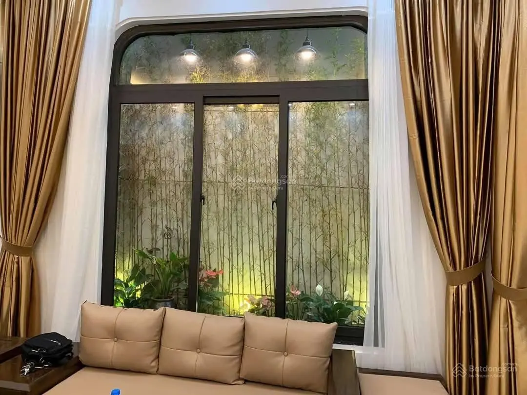 Siêu phẩm Cầu Giấy,nhà đẹp dân xây,full nội thất 90%,sổ đẹp nở hậu,42m2x5T,mt 4,5m,ô tô đỗ gần