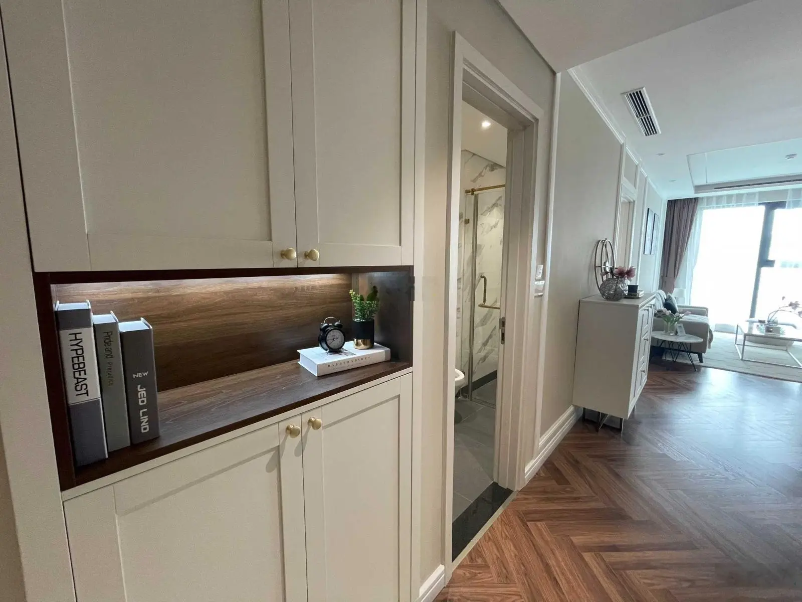 Chính chủ bán CH Tại King Place 114m3 3 ngủ, bc đông nam tầng đẹp,view thoáng giá tốt.LH:0987 362 ***