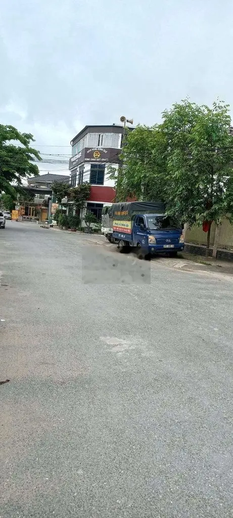 Siểu phẩm đất thi trấn.
