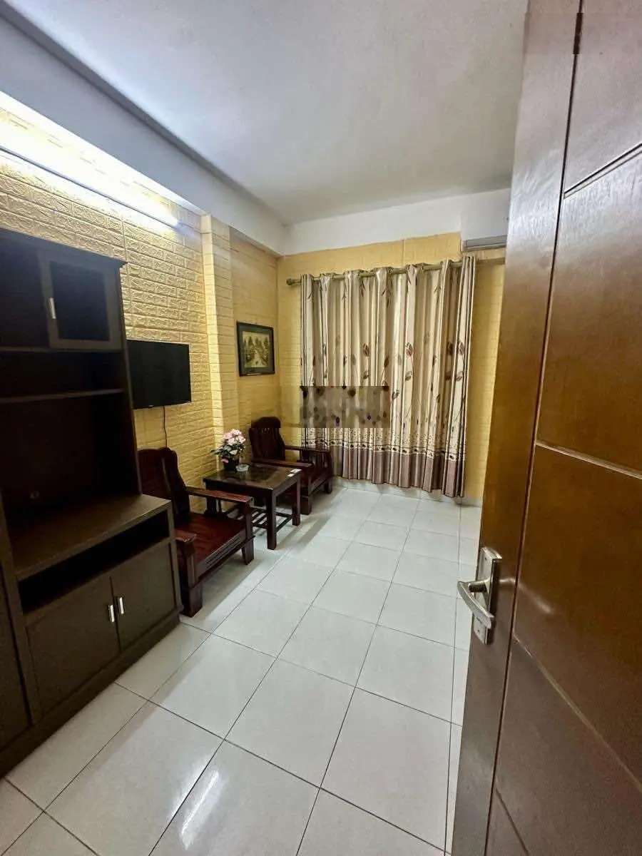 Vị trí đỉnh ! Chùa Láng - khu phân lô xe tải đỗ cửa - kinh doanh mọi mặt hàng - nở hậu.