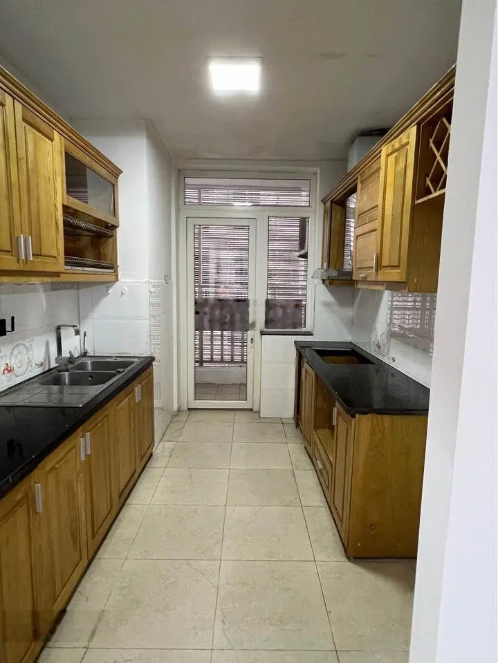 Bán gấp căn hộ chung cư Nam Trung Yên 2PN 1WC DT: 57m2 giá 2,95 tỷ, LH: 0917 495 ***
