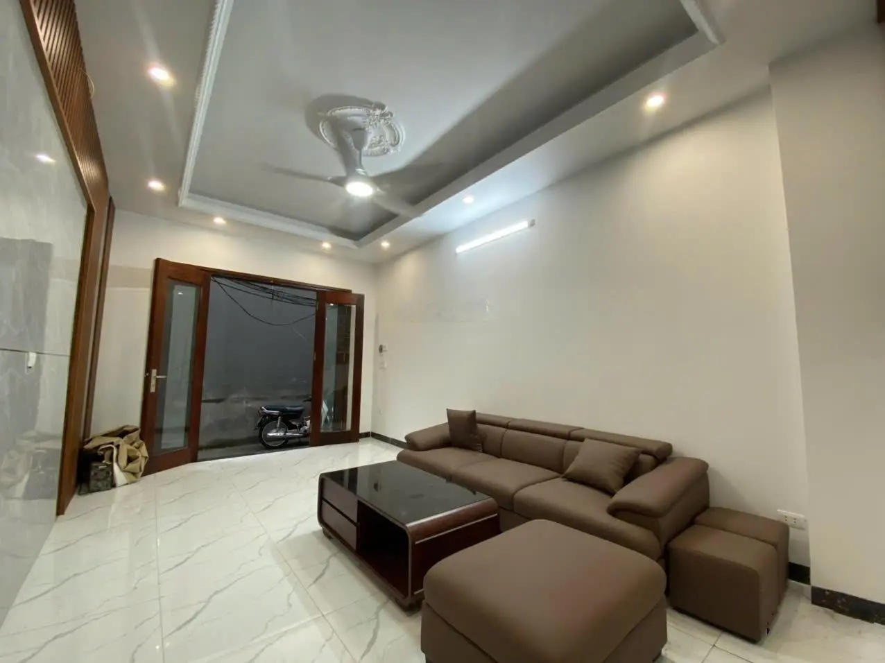 Bán nhà Nhân Trạch, Phú Lương 45m2, 5 tầng, 6 phòng ngủ, full nội thất giá 5, x tỷ hỗ trợ ngân hàng