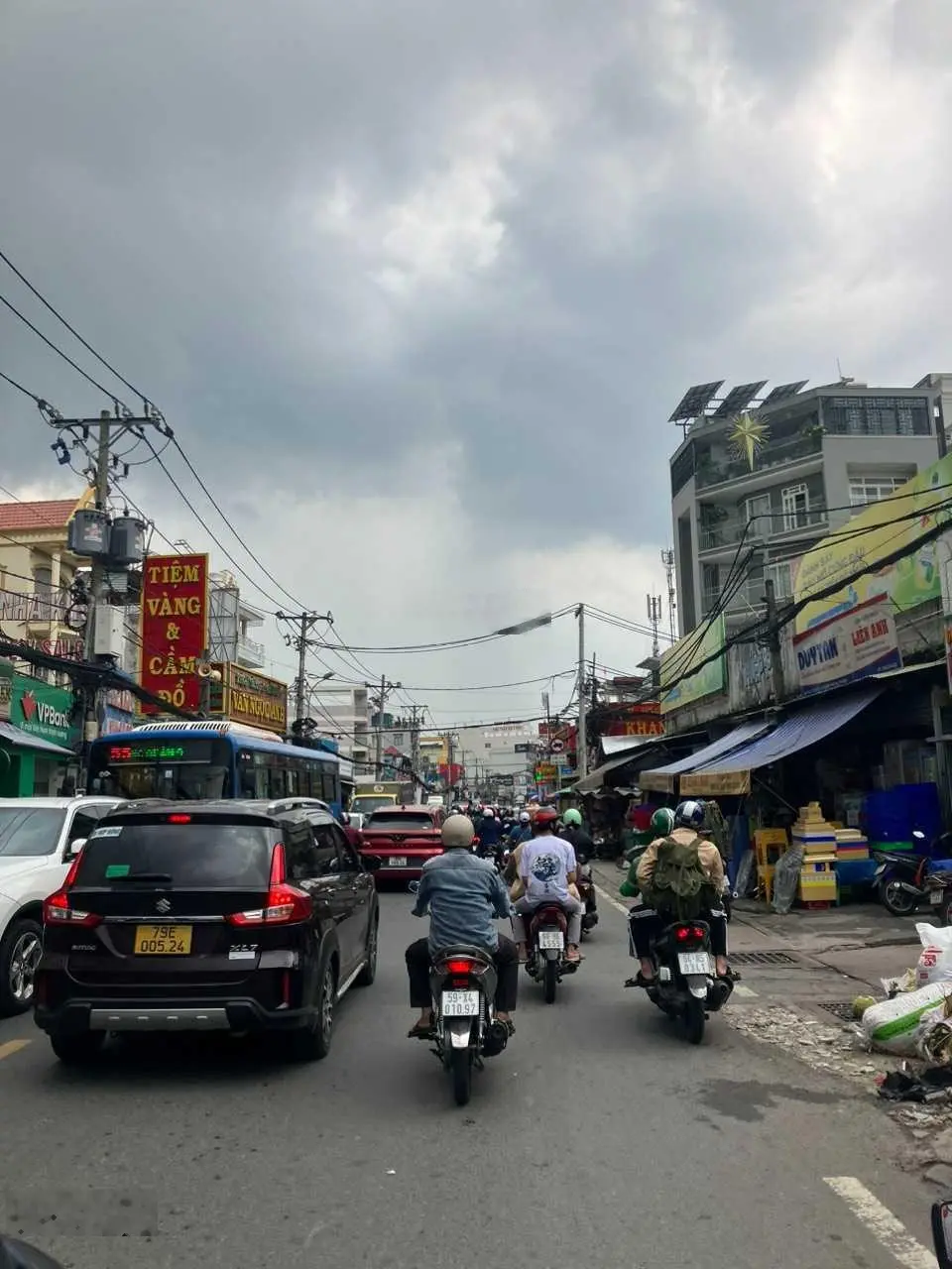 Bán nhà MT Nguyễn Duy Trinh, nhà cấp 4 DT 9mx30m, đang cho thuê 30tr, giá 21,5 tỷ TL