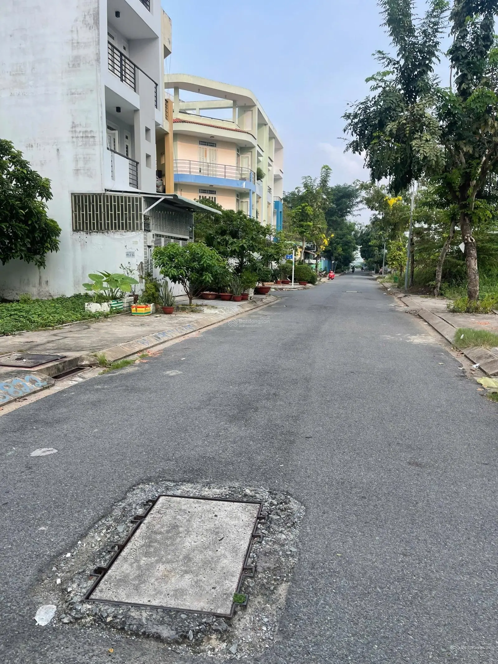 Hạ giá cần bán gấp lô đất 90m2 KDC Sadeco Phước Kiển A. Giá 8.5 tỷ , sổ hồng riêng.