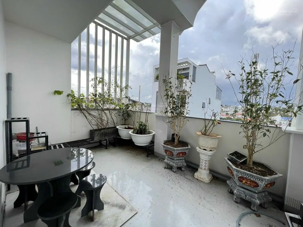 Bán gấp nhà trung tâm thành phố cho con đi du học
