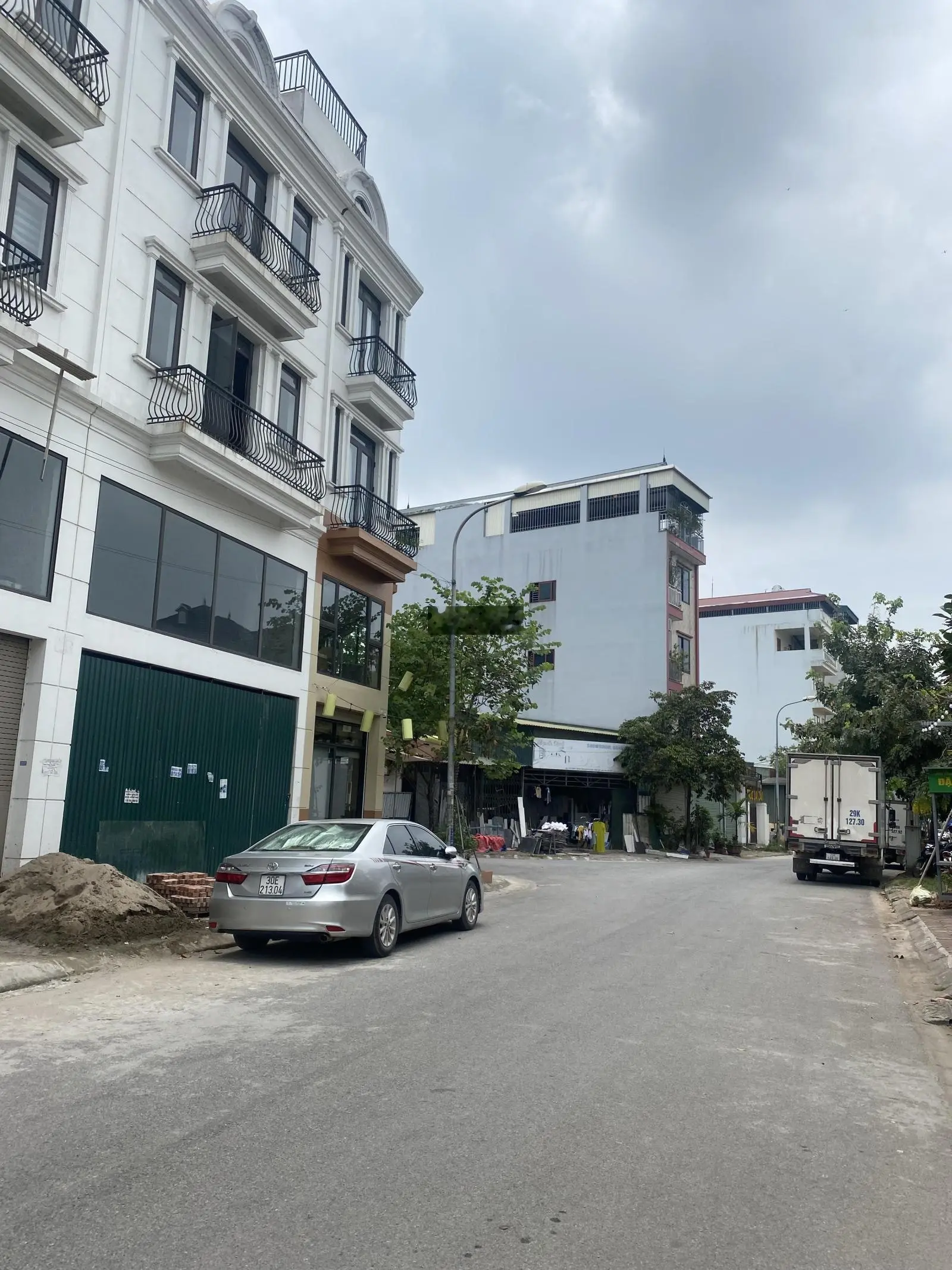 Bán gấp căn góc: 72m2 MT: 6.3m đang kinh doanh ổn định/ giá: 16.8 tỷ /Ngô Xuân Quảng /gia Lâm/HN