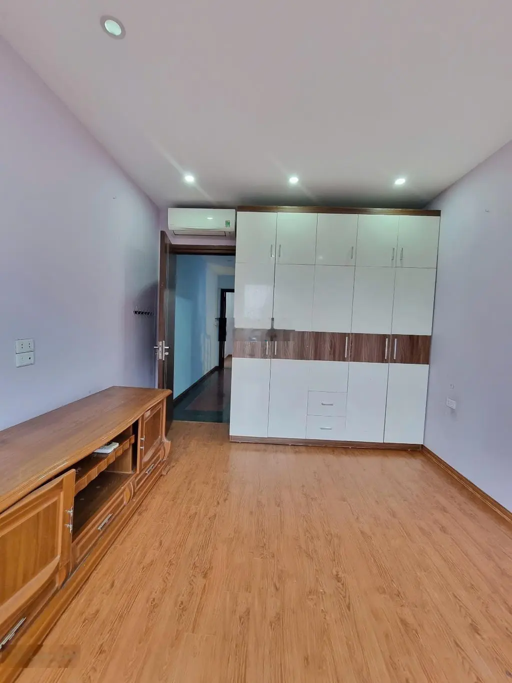 Nhà đẹp Ngọc Thuỵ - oto tránh - lô góc - ngõ thông - gần phố - kinh doanh 40m2 x 4tầng x 5,3 tỷ