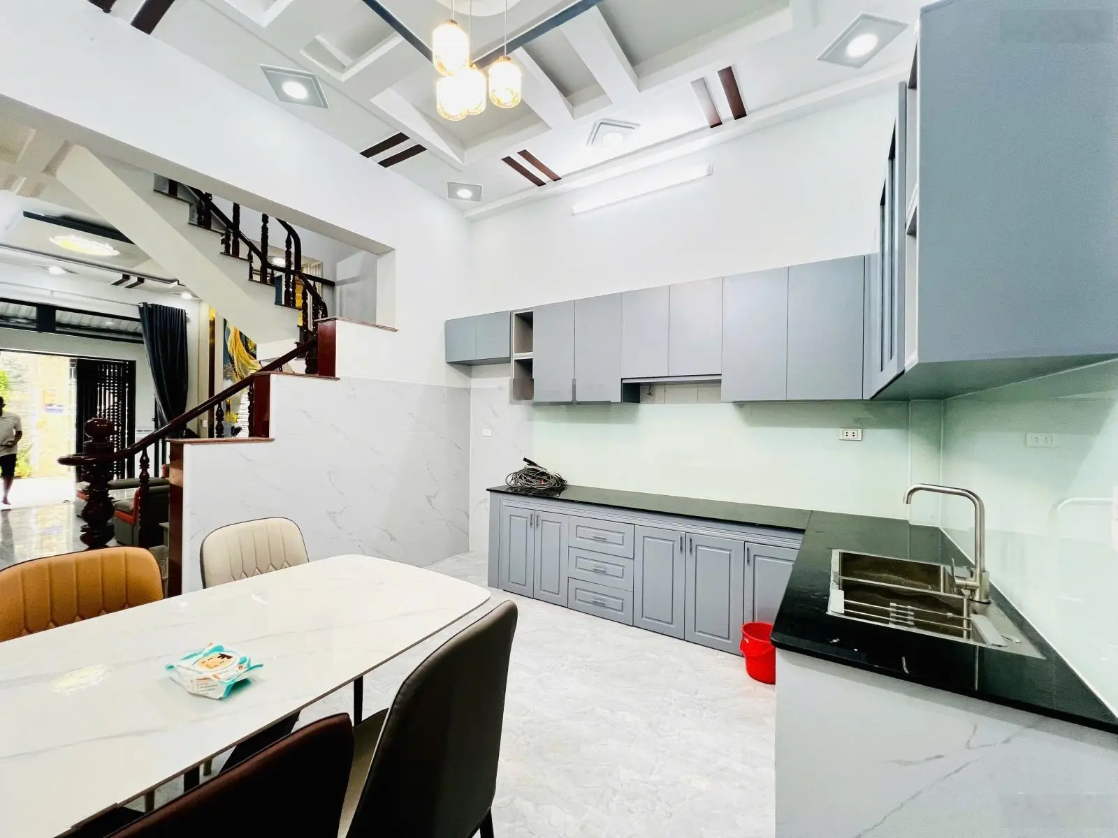 Bán Nhà mới SHR 4x14,1trệt,2 lầu,5tỷ050tr,2/ huỳnh thị hai,TCH q12. hẻm xe hơi.0932.153.279
