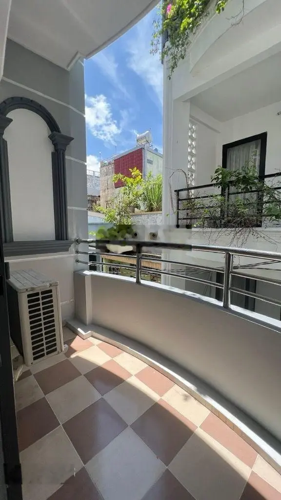 Bán nhà giá tốt, quận 8, Âu Dương Lân, 4 tầng BTCT, ngang 4, 4PN mới đẹp, HXH, pháp lý chuẩn, không