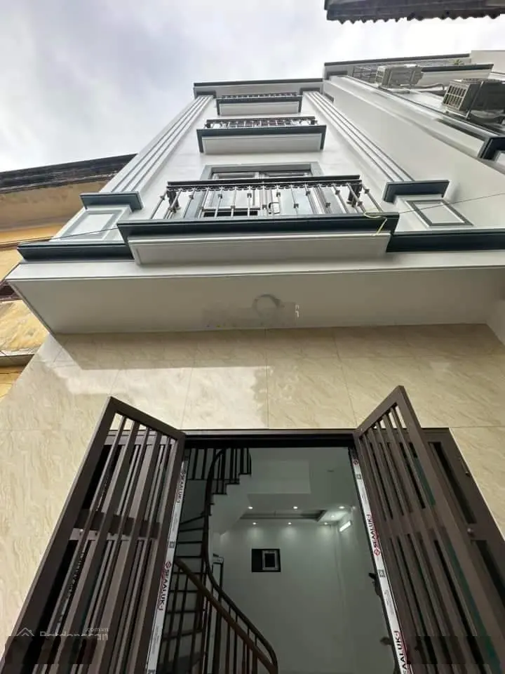 Chị gái đi nước ngoài cần bán gấp nhà 5 tầng 35m2 ngõ rộng cách ô tô 50m, MT 4.12m, giá nhỉnh 4 tỷ