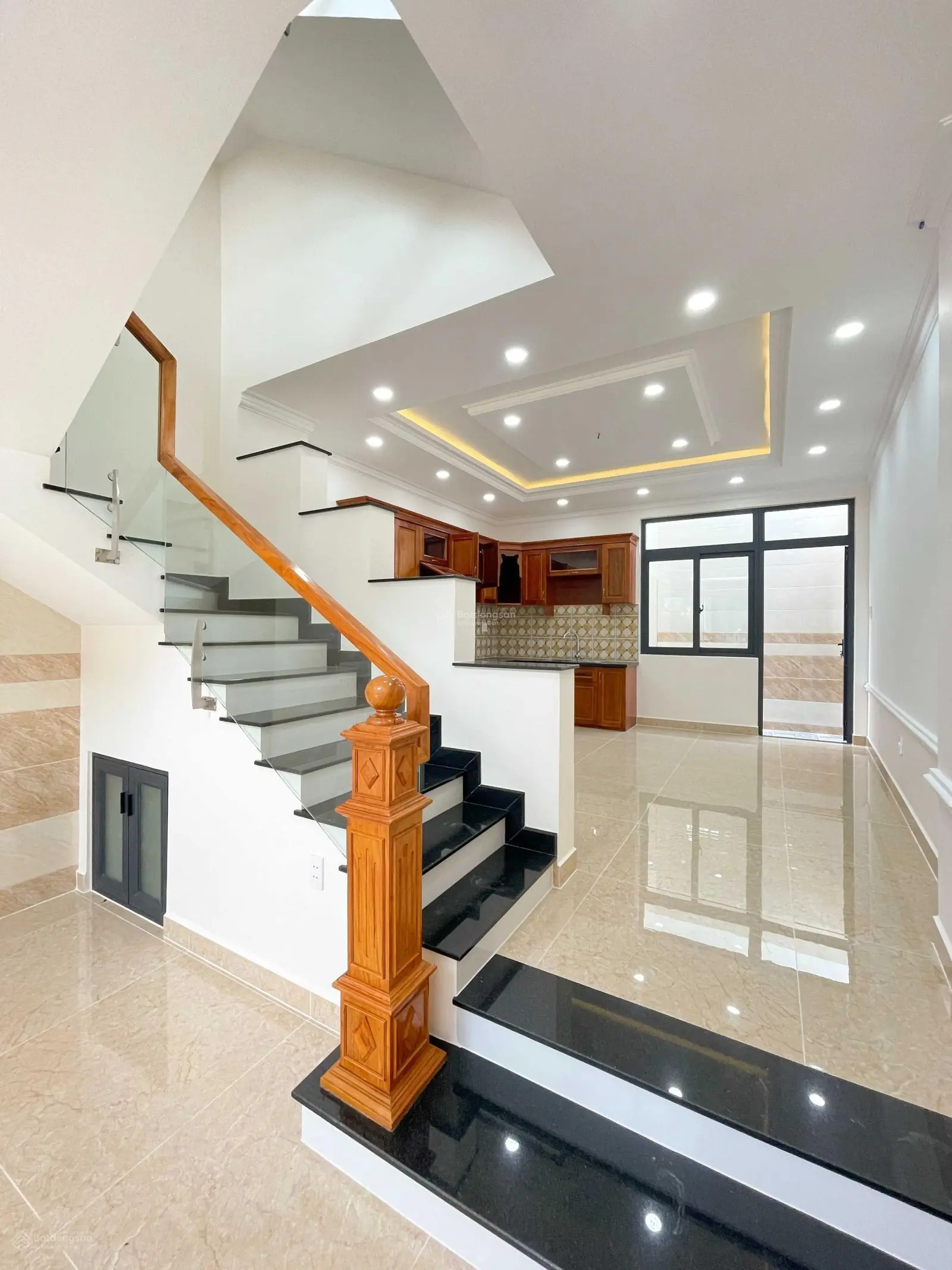 Nhà cực đẹp trong khu đồng bộ ven Sông Sài Gòn, Liền kề Vạn Phúc, 60m2 (nở hậu), Nhà mới sổ riêng