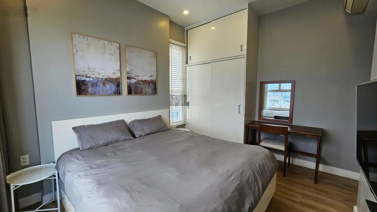 Không nhu cầu ở cần bán gấp CC Oriental Plaza DT 106m2 3PN lầu trung giá 3.7 tỷ Lh : 0901 416 ***