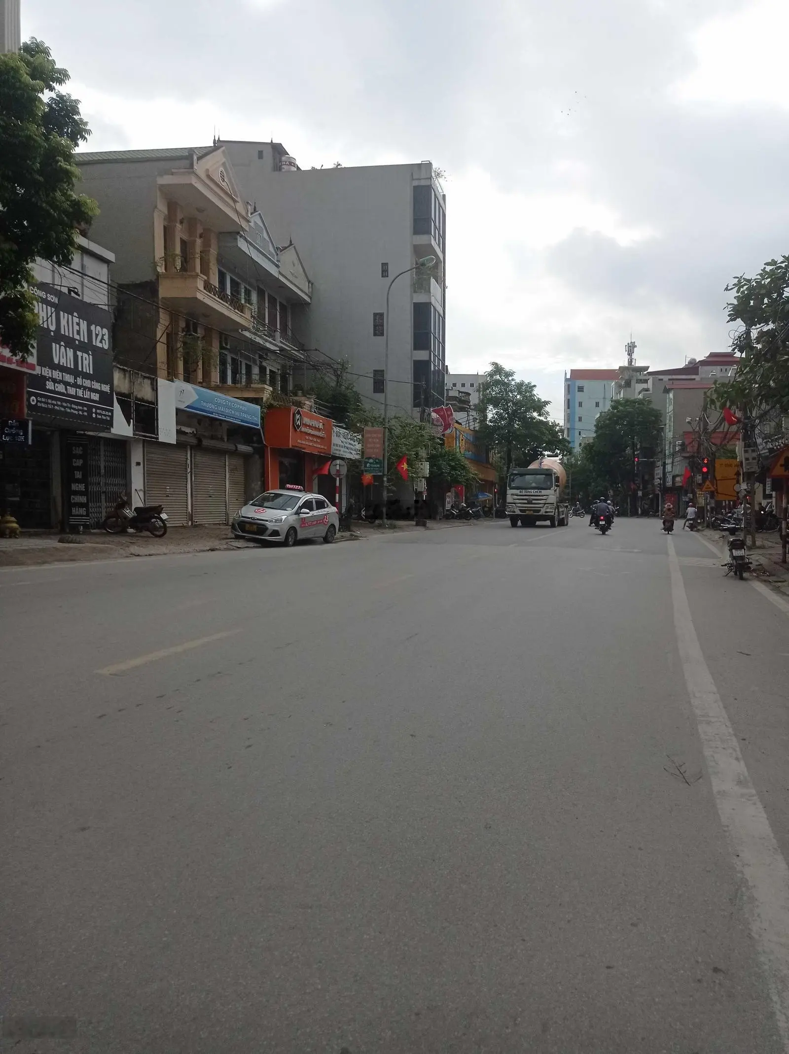 Duy nhất 60m2 đường thông ô tô tránh, kinh doanh sầm uất tại Vân Trì, Đông Anh, HN