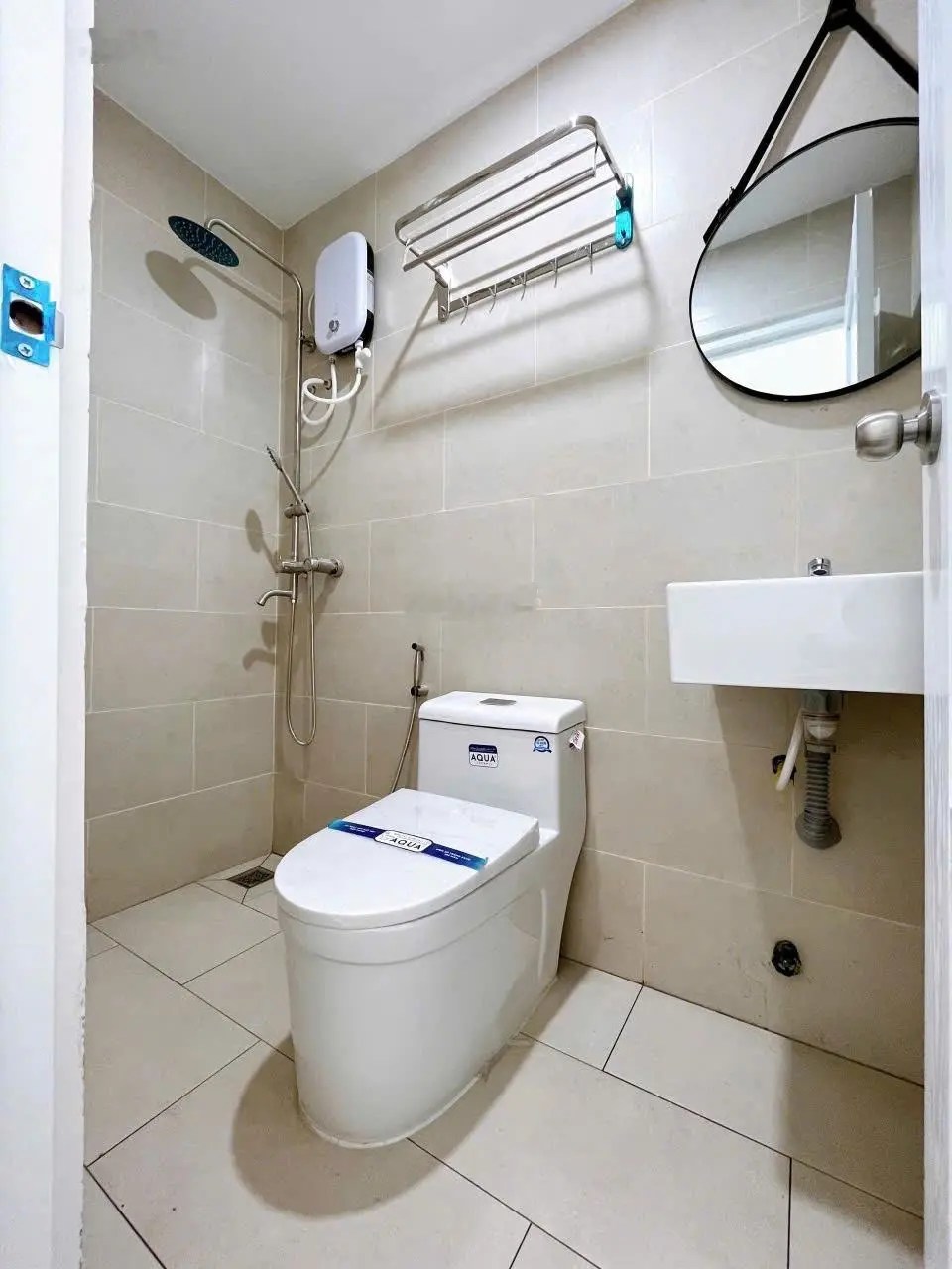 Bán nhà 1 trệt 3 lầu 6 PN đang cho thuê 40tr/th hẻm xe hơi 6m Linh Đông, Thủ Đức. Gía 9,8 tỷ