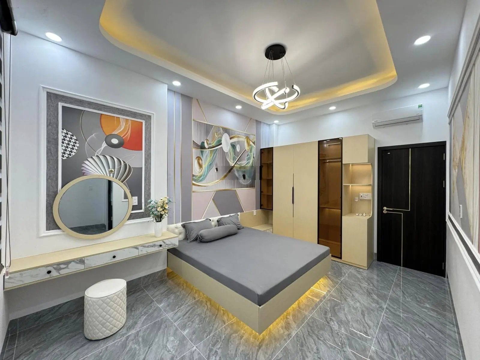 Bán nhà 1 trệt 2 lầu có 4 phòng ngủ KDC Trung tâm VH Tây Đô Cần Thơ, nội thất cao cấp