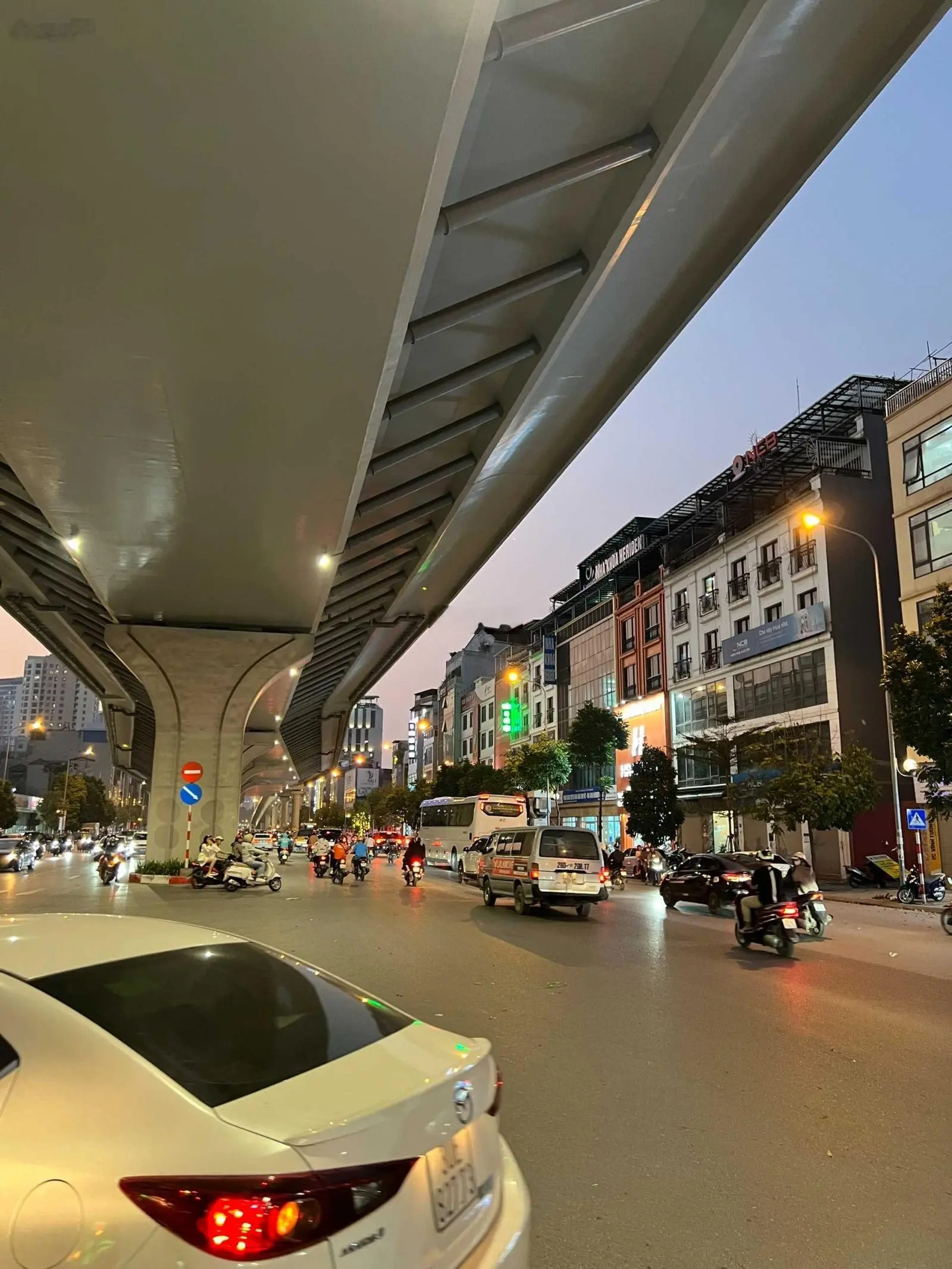 Bán nhà mặt phố Trường Chinh 208m2, mặt tiền 8.05m, sổ đỏ vuông đẹp, 50 tỷ