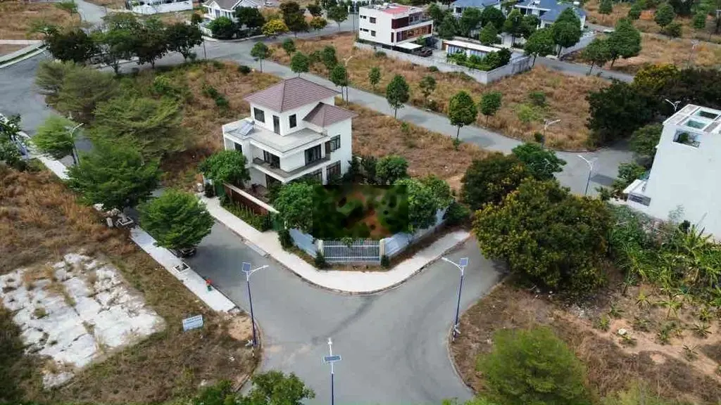 Chủ cần tiền bán 3 lô biệt thự đẹp khu ĐTM Bình Nguyên 300m2 xây tự do