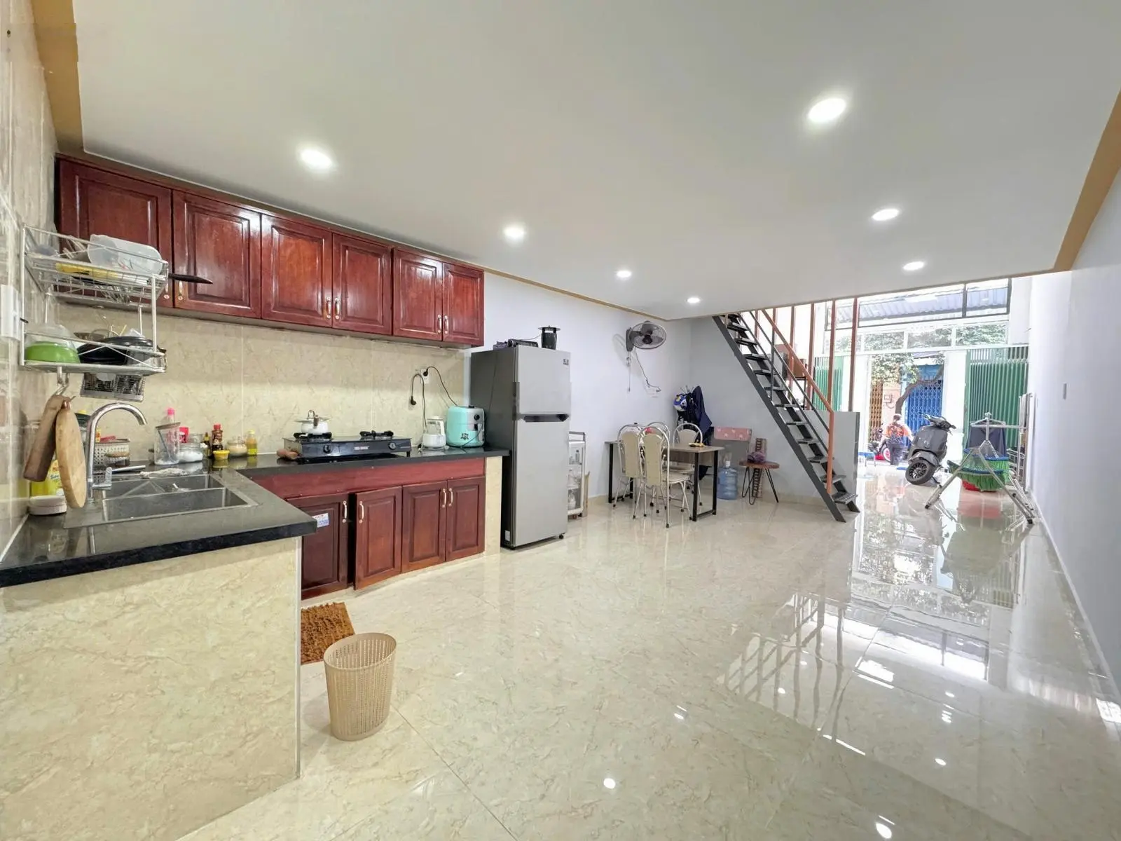 Nhà hẻm 1/ giá Tân Phú, ô tô né nhau, giá bớt lộc, SHR. LH ngay: 0906435138
