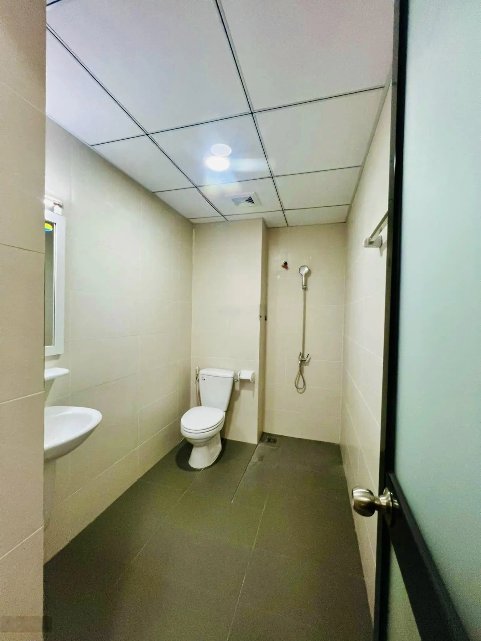 Cần bán căn hộ Bến Lức Ehome Waterpoint giá 1,02 tỷ, tiện ích hồ bơi, gym, TTTM. LH 0906 499 ***