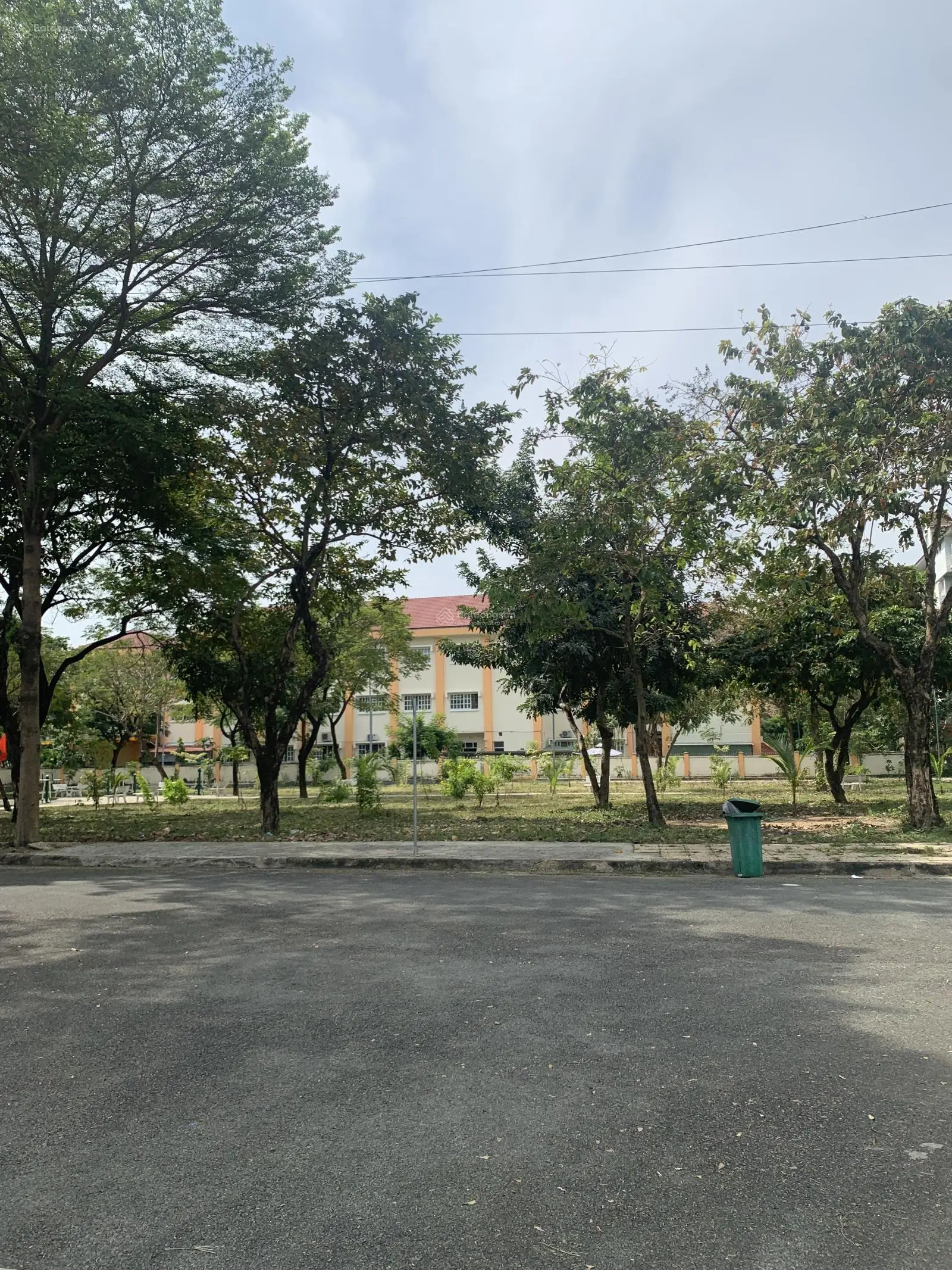 Lô đất góc 2 mặt tiền KDC khang Điền Intresco, đường 14 & 15 Phước Long B, Q9, DT: 185m2/15.4 tỷ