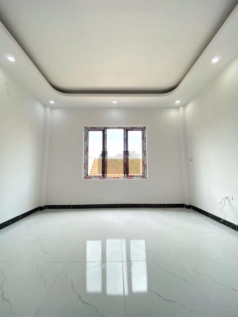 Chỉ 50m ra đường ô tô tránh DT30m2 ( 4 Tầng) Gần trạm bơm yên nghĩa