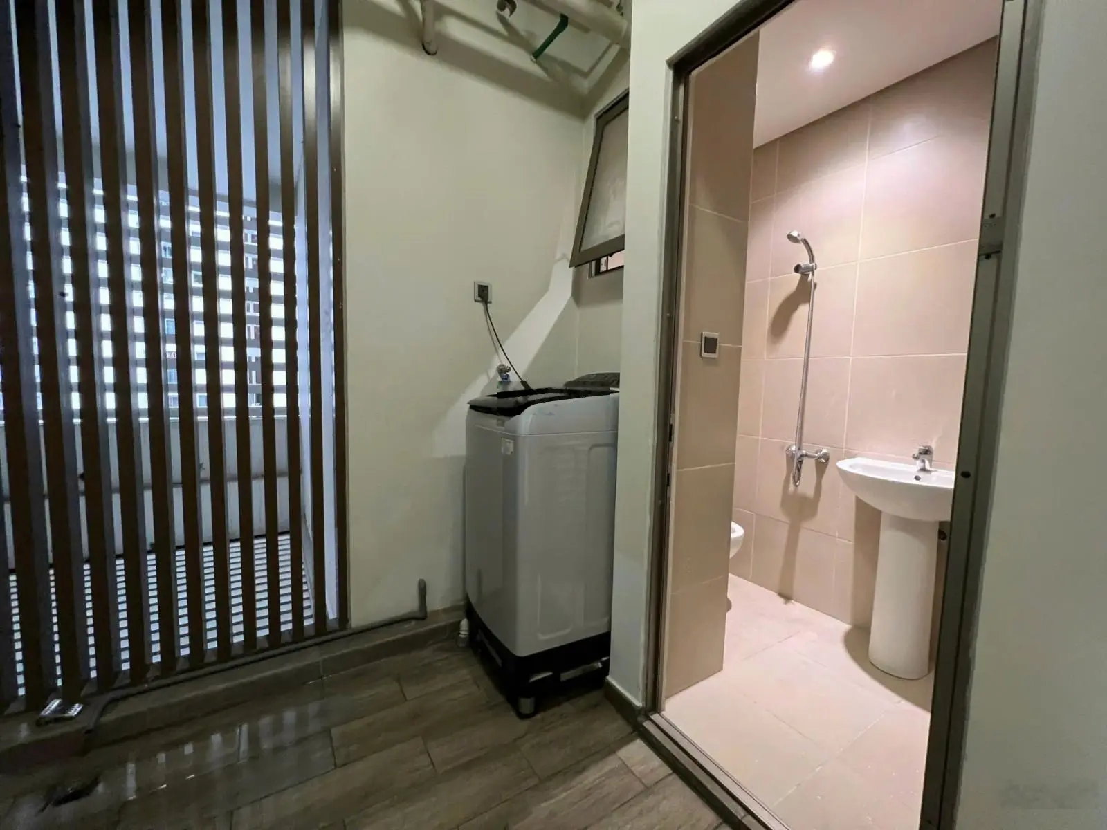 Cần bán gấp căn hộ The Grande (M5) - Midtown siêu rộng-DT 140m2 căn góc giá 10.2 tỷ. LH 0933 233 ***