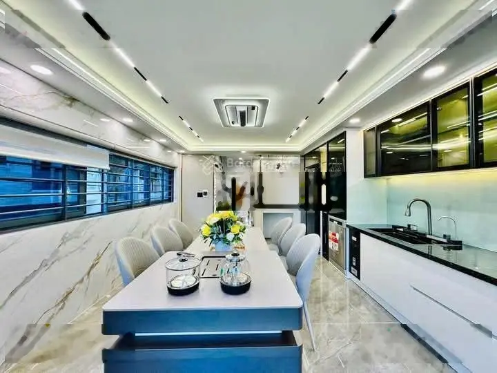 4,2x20m. 6tầng. Thang máy. FULL nội thất cao cấp. Mặt tiền hẻm 8m thông Lê Văn Thọ. 17tỷ TL.