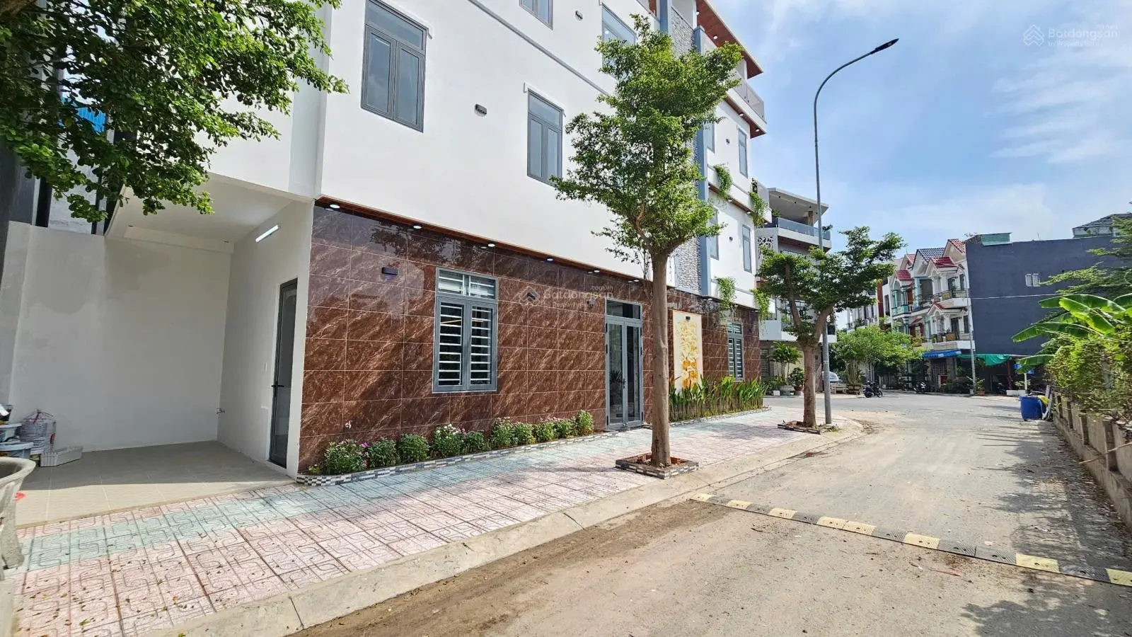 Căn Góc 2 Mặt Tiền: 6Tỷ800_92m2 Nhà 1 Trệt 2 Lầu Full Nội Thất KDC Phú Hồng Thịnh 8, TP.Thuận An
