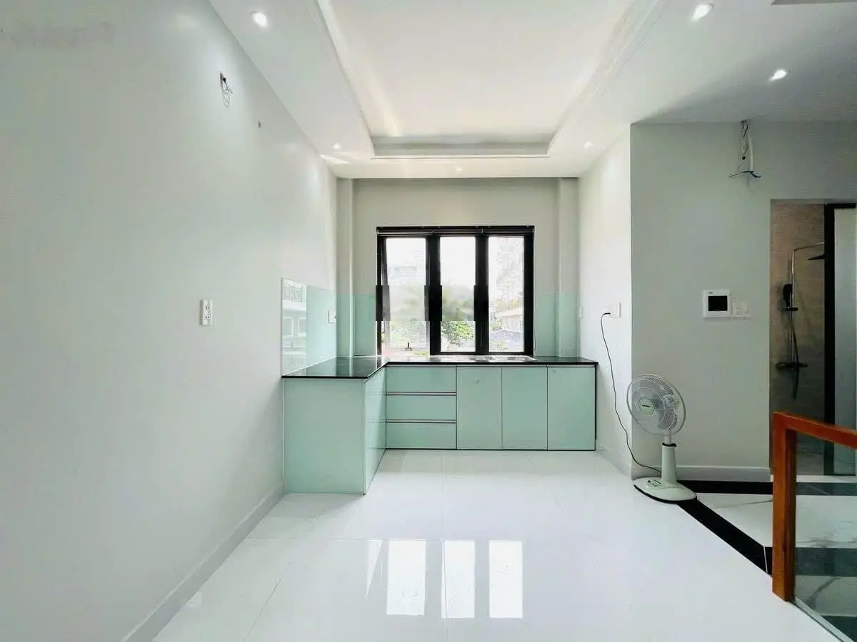 Bán lỗ căn nhà Cao Thắng, Q3 50m2 1 trệt 3 lầu 4PN, 4WC. Đang cho thuê 20 tr/tháng. Sổ công chứng