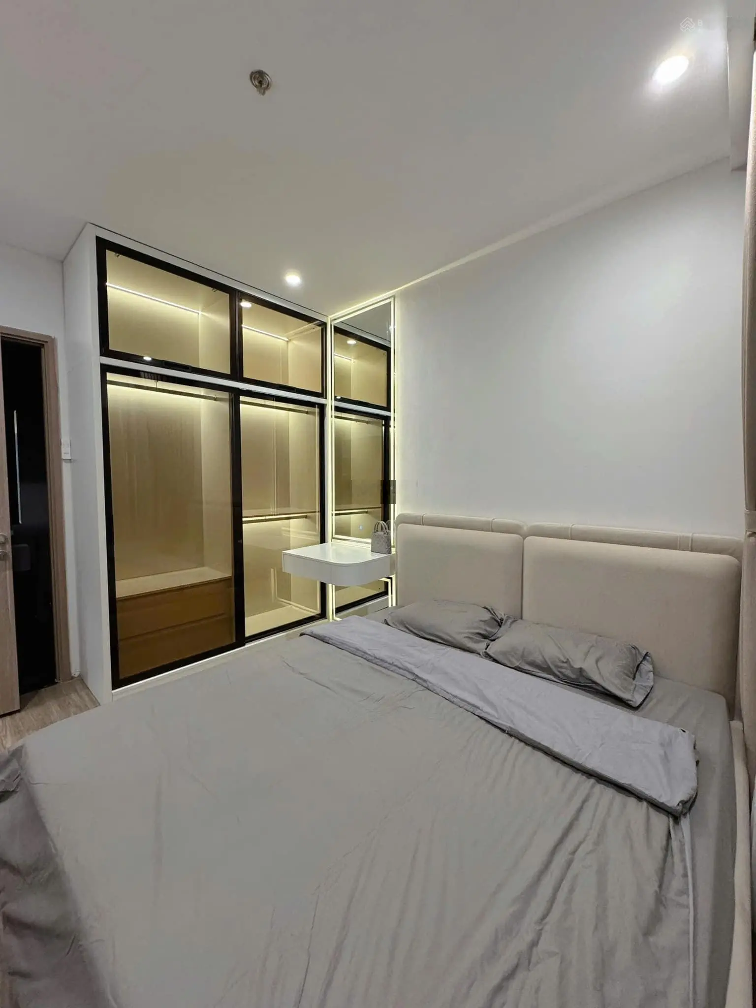 Chính Chủ Cần Bán Gấp Căn 2PN 2VS, Dt:87m2, Bc: ĐN, Tầng Trung Đẹp, Dự Án Roman Palza, Giá 65tr/m2
