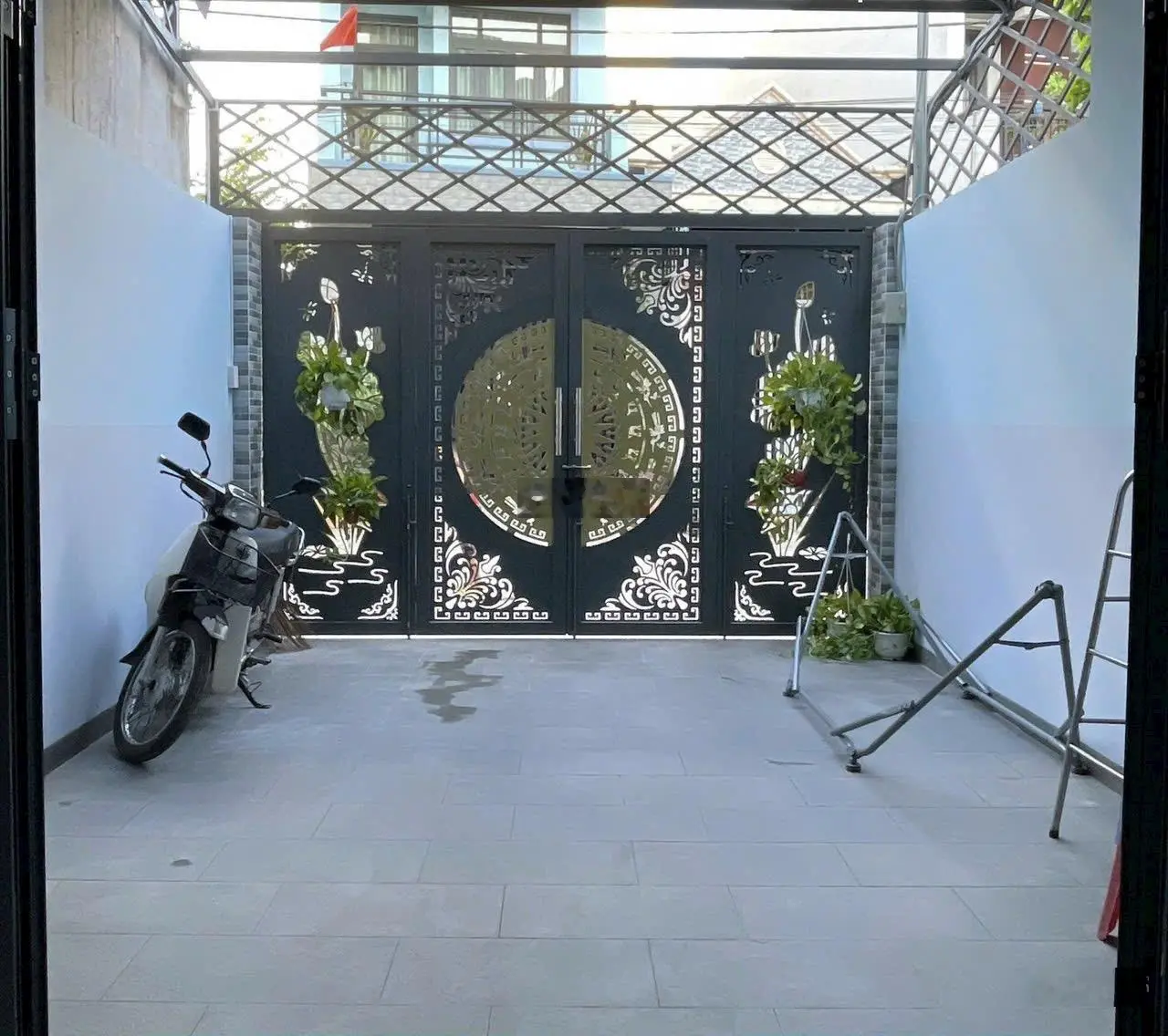 Bán nhà 3 tầng ngay Vinhomes giá rẻ, vào ở ngay, hoàn công đầy đủ