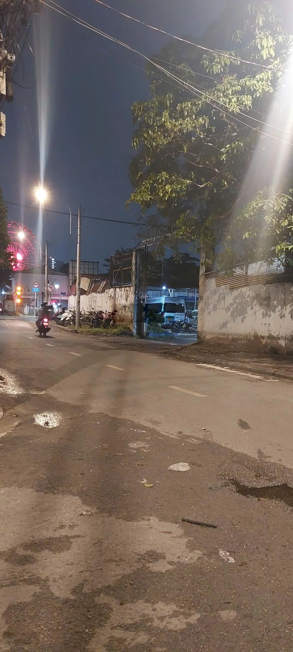 Bán đất lớn. CN: 3850m2. 3 mặt tiền đường Kênh Tân Hoá. DT: 39x100m. Giá: 250 tỷ còn thương lượng