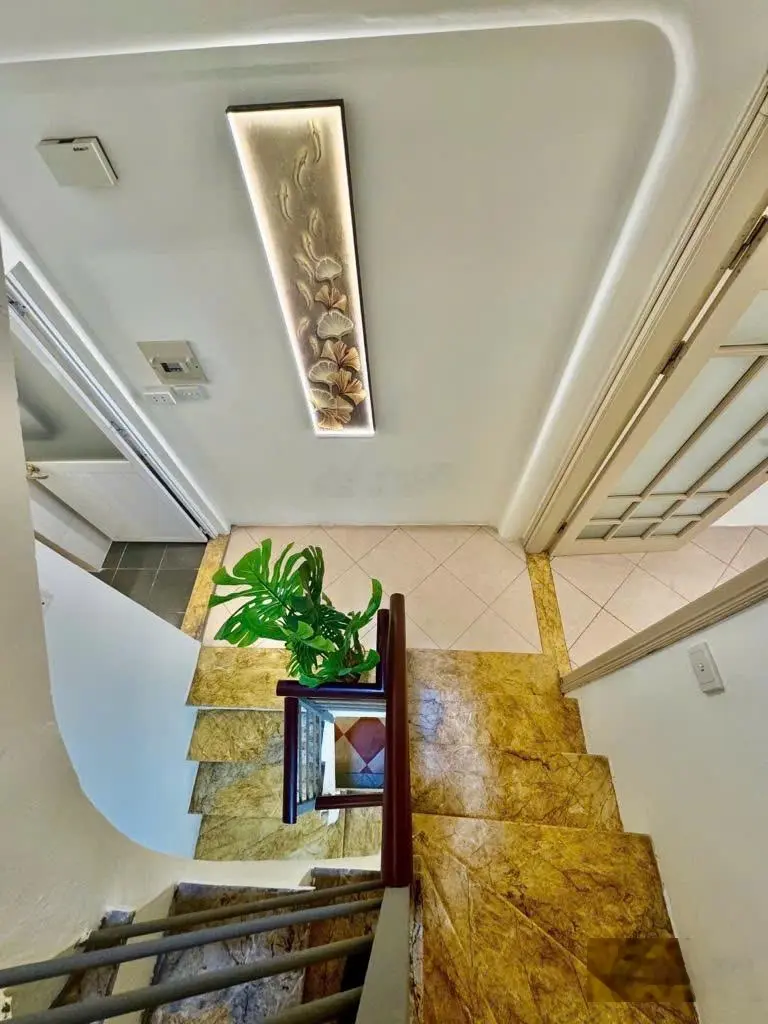 Nhà Đẹp - Hơn 5 tỷ - 5 Bước ra Hồ Tây - Nhà Đẹp - Ngõ Rộng