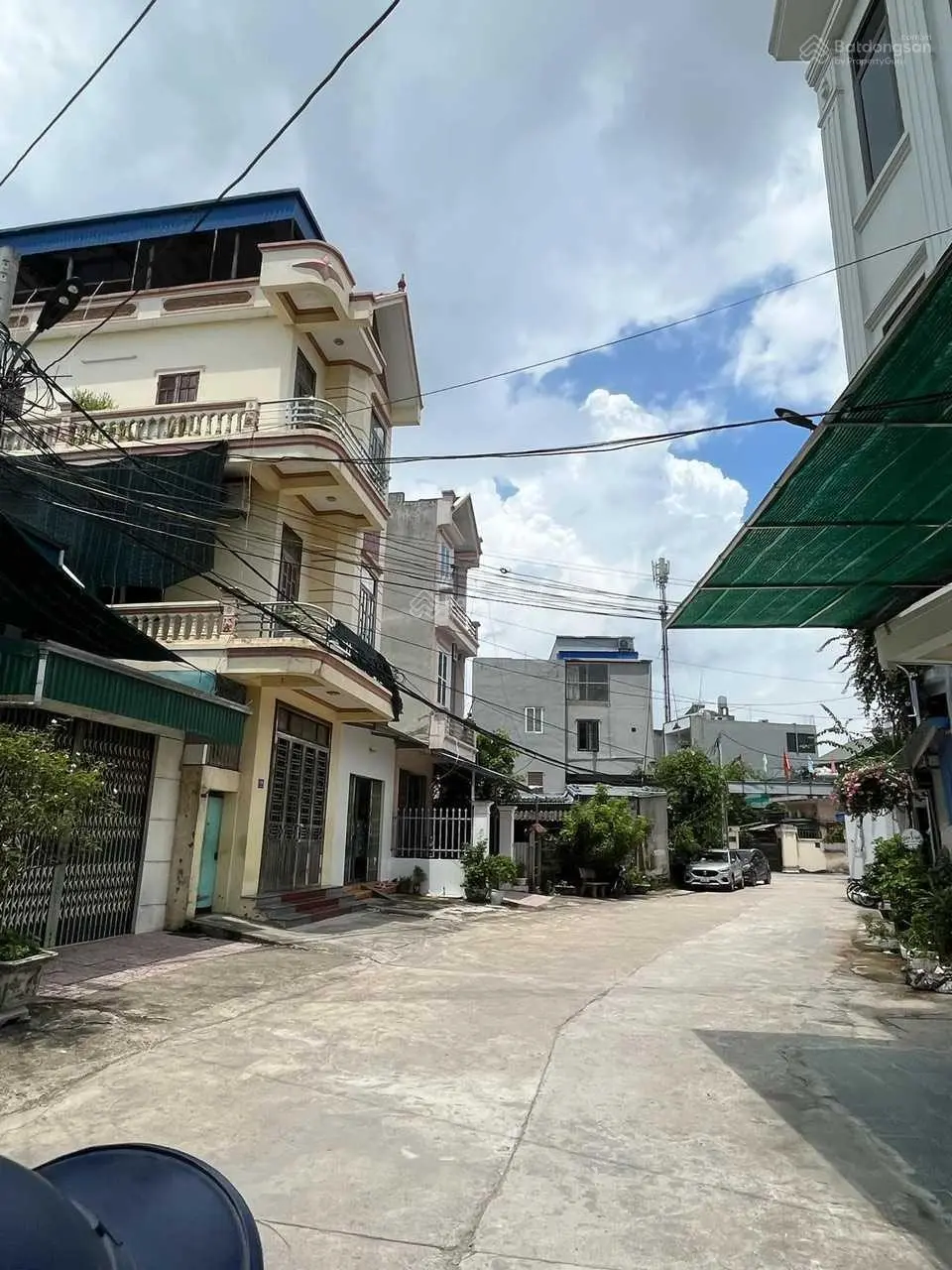 Hướng Đông Nam, 4 ô tô tránh nhau Đường Liên Hà 1, phường Lộc Hạ , thành phố Nam Định