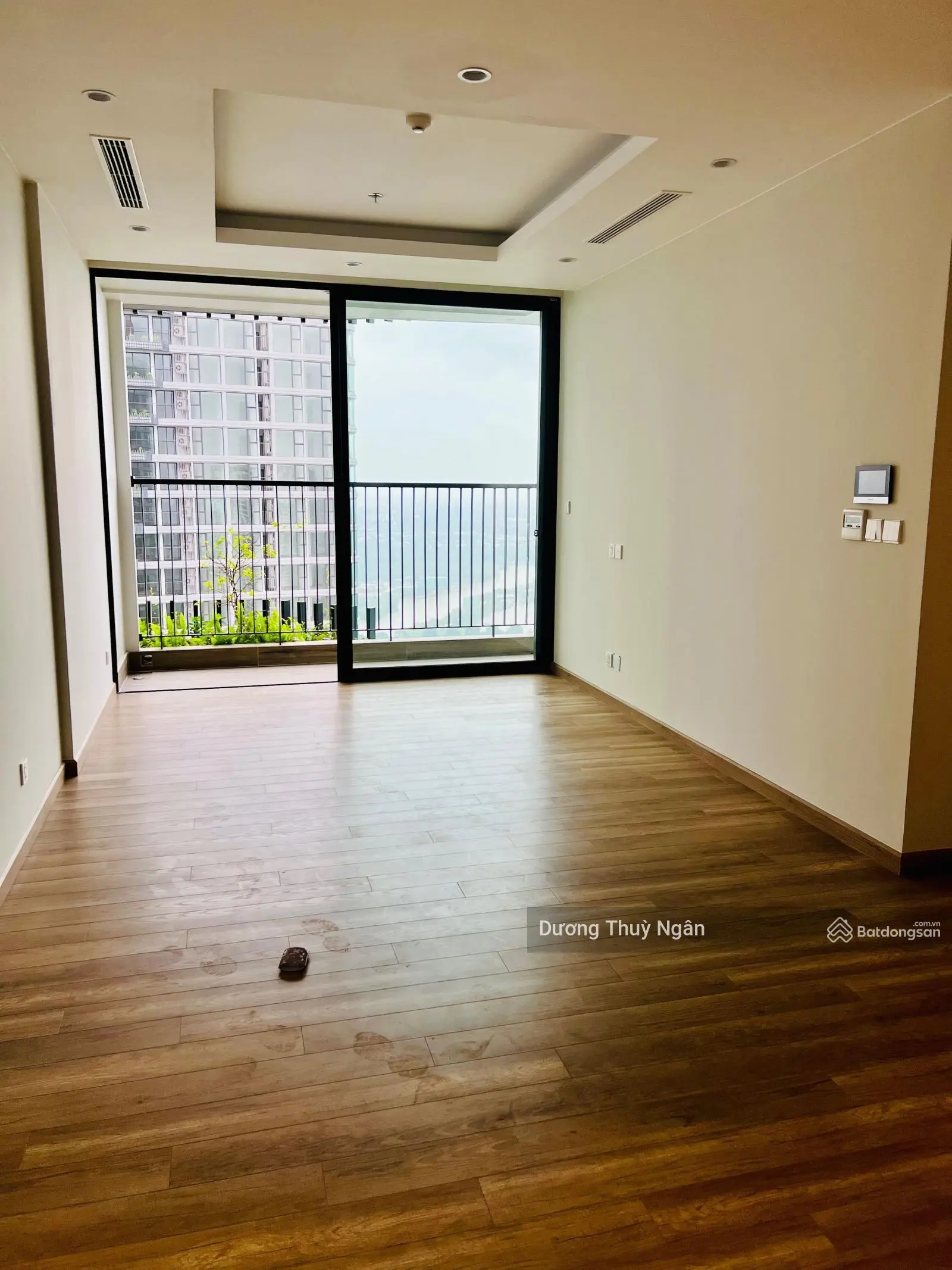 Landmark: Bán căn hộ 2PN 73,84m2 - có ban công hoa - 4,5x tỷ bao phí