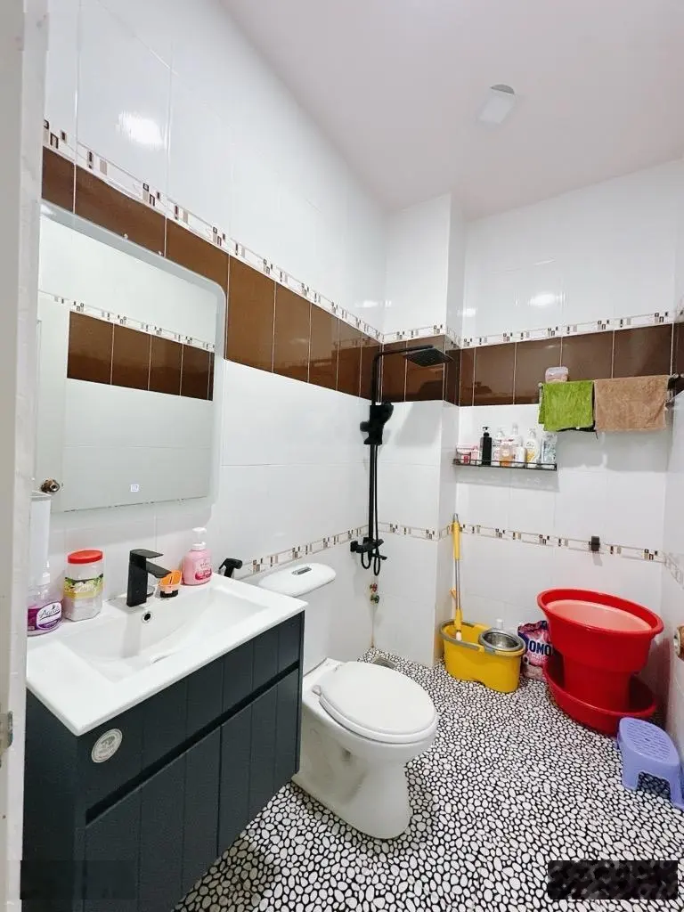 Nhà đẹp 72,7 m2, 4 tầng, thang máy, mặt tiền Nguyễn Biểu kế Q1. 23 tỷ