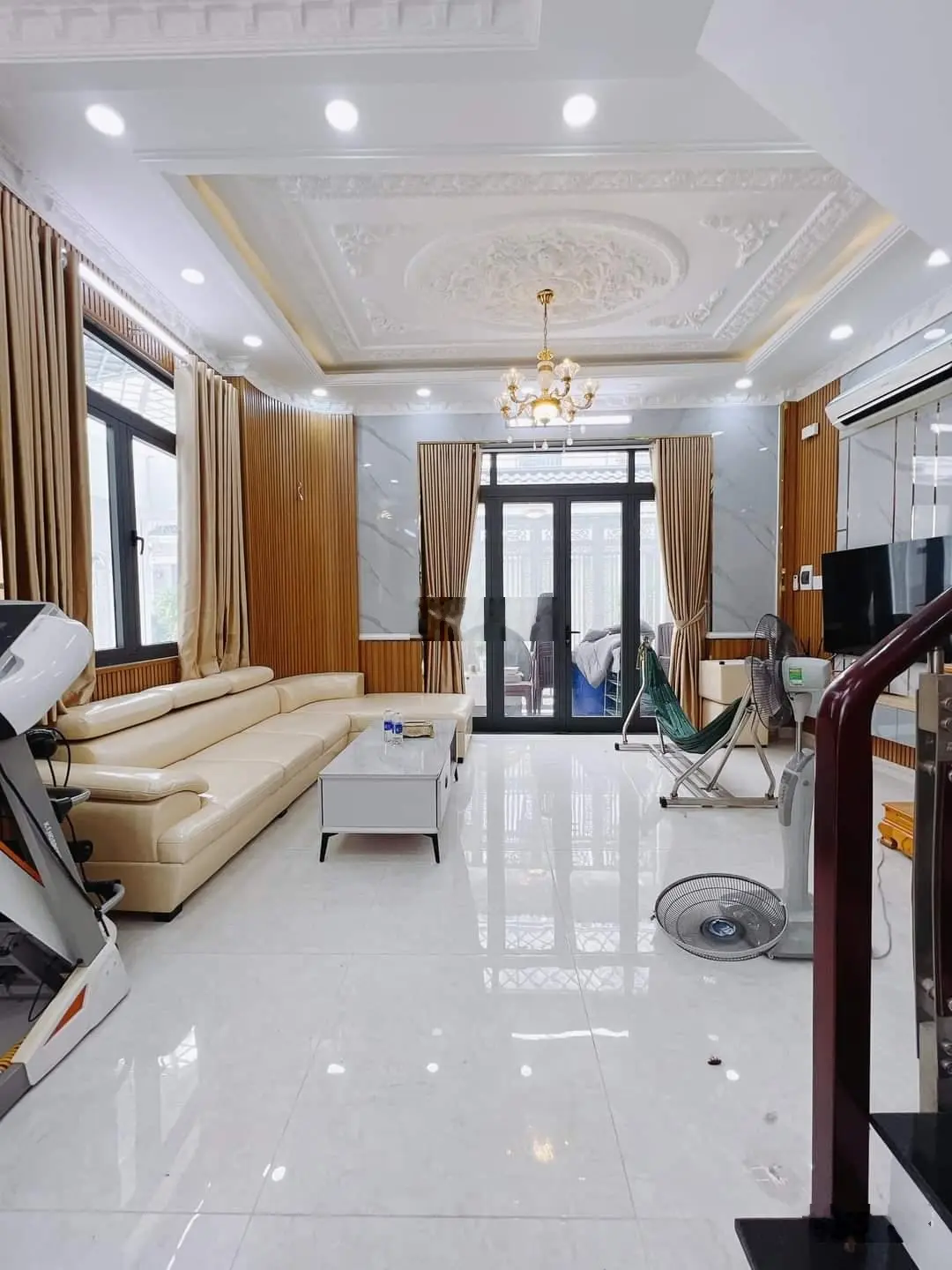 Bán nhà 4 tầng. lê quốc hưng .nguyễn trường tộ. quận 4. dt 84m2 - 4m x 21m. nhỉnh 18 tỷ. hxh vip