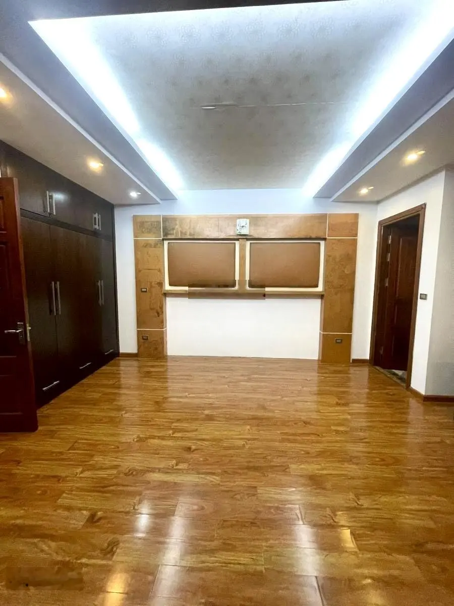 Nhà đẹp Vũ Ngọc Phan, ngõ thông ba gác, dân xây chắc chắn, vừa ở vừa cho thuê, 100m*6T