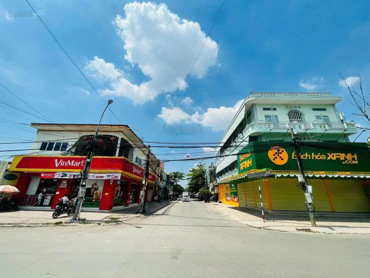Bán gấp căn nhà cấp 4, diện tích 10x20m (+ 7m lộ giới)