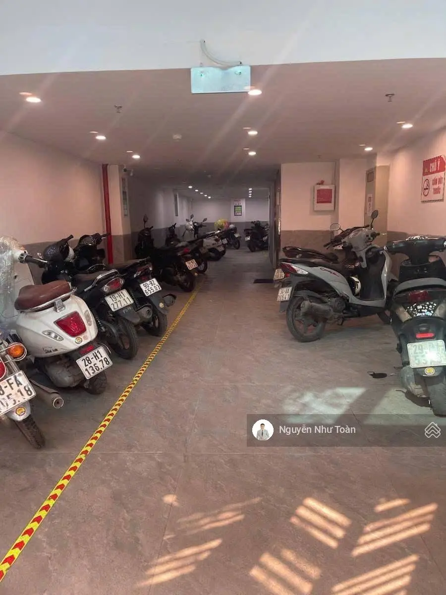 Siêu phẩm* view hồ quan nhân* 8 tầng thang máy* 29 phòng kk* dòng tiền 2.5 tỷ/năm* ô tô vào nhà