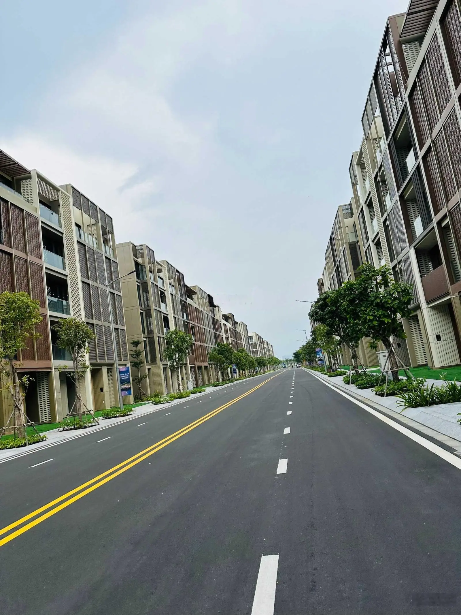 Bán gấp nhà phố đường 20m đẹp nhất The Global City. Chịu lỗ 15% giá HĐ gốc