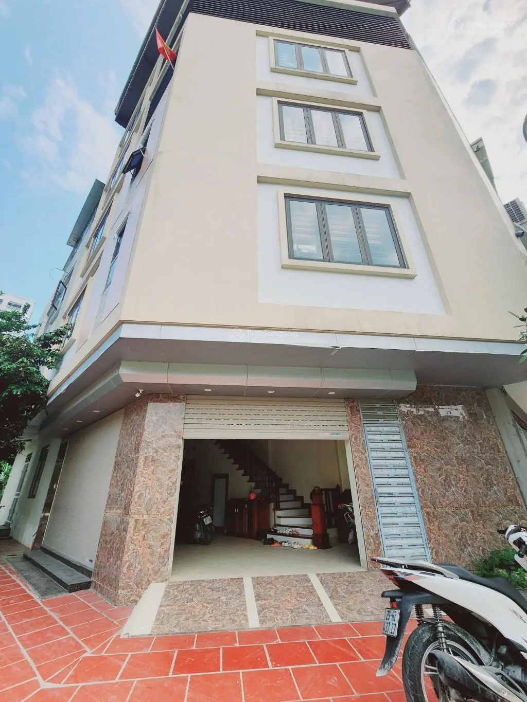 Chính chủ chuyển nhượng nhà lô góc 60m khu đô thị văn khê, hà đông giá nhỉnh 15 t ,5 tầng