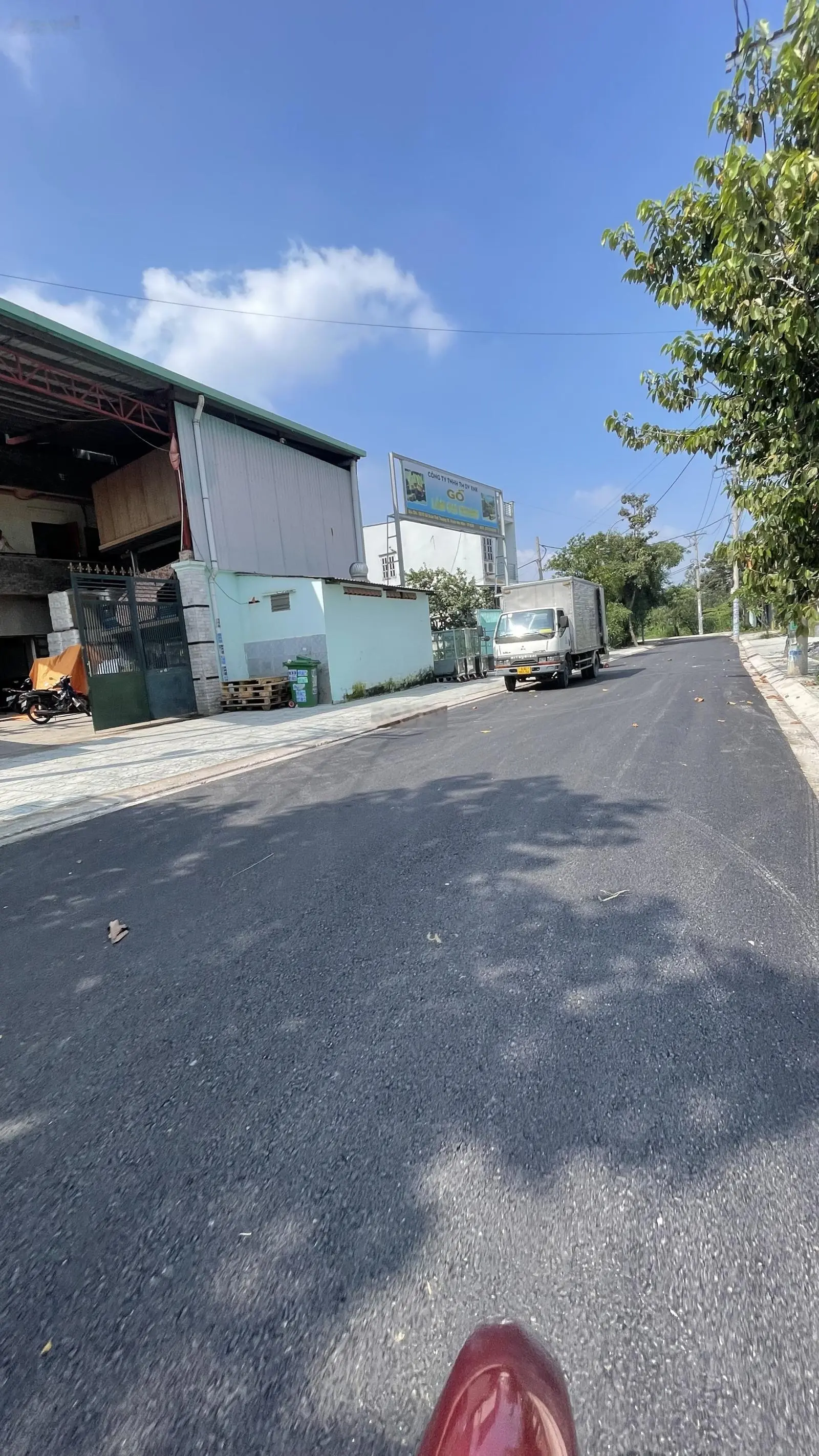 Bán xưởng 606m2 full thổ cư đường Dương Công Khi vào 100m giá 20tỷ