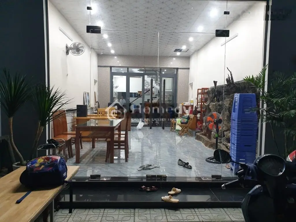 Nhà 1 trệt 2 lầu, sân rộng để xe hơi 2 chiếc. - Nhà mặt tiền XTT6 (Nguyễn Thị Thử) Gần Công Viên