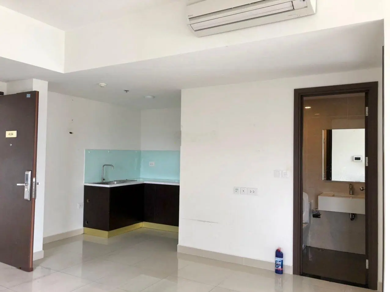 Cần bán gấp căn góc office-tel quận 4 The Tresor 50m2 giá tốt nhất. LH: 0909 024 ***