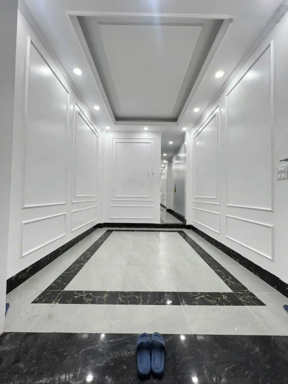 Đống đa 6 tầng thang máy phố Nguyên Hồng 70m ra phố - DT 48m - 6 tầng - MT 3.3 - giá: 9.9 tỷ