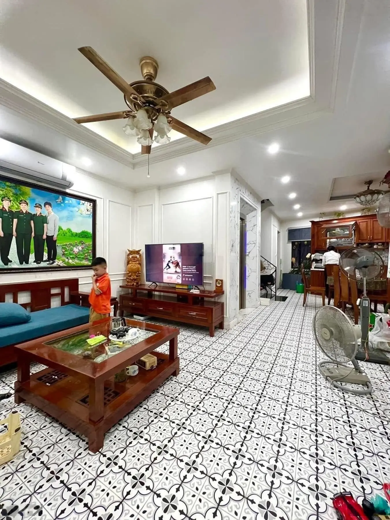 Bán nhà tây hồ_kinh doanh_ô tô_thang máy_dt 40/50m_7 tầng_mt 7m_cách phố 1 nhà_ 15,5 tỷ_0977865445