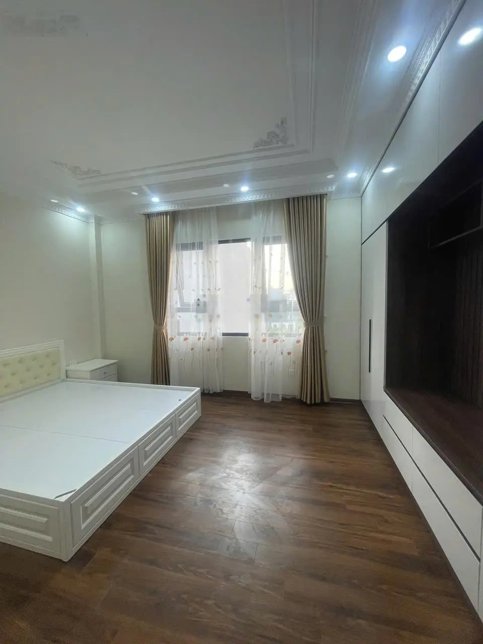 Bán nhà Thạch Bàn 86m2 x 6 tầng, thang máy x 5m mặt tiền đường thông ô tô tránh, kinh doanh